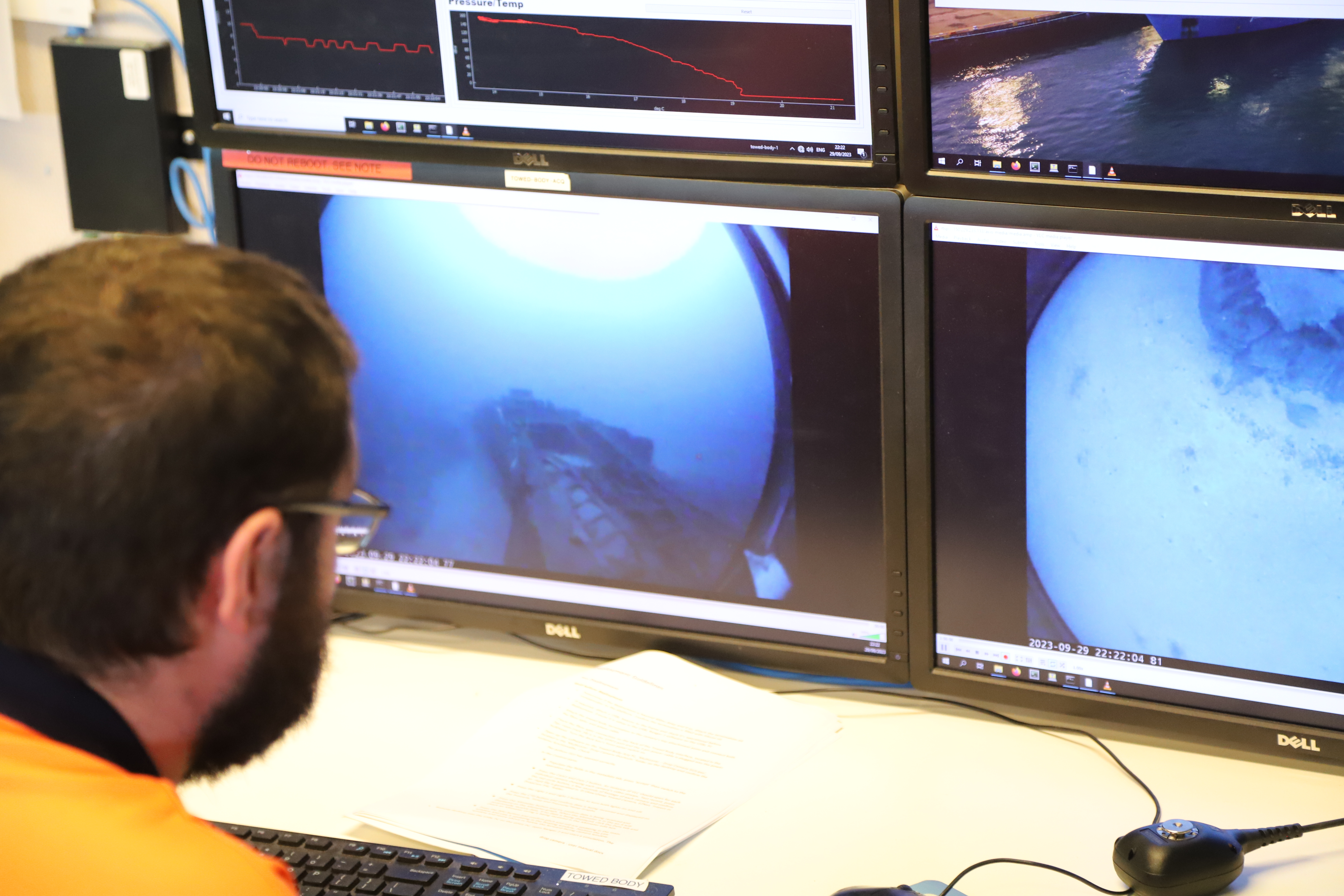 4 CSIRO staff monitor footage of the wreck from the drop camera CSIRO Hugh Barker