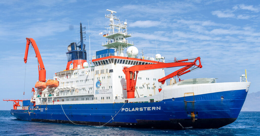 The research vessel POLARSTERN is once again becoming a ‘floating university’: 14 students in the West African Master’s program ‘Climate Change and Marine Sciences’ are setting sail on a two-week training expedition.