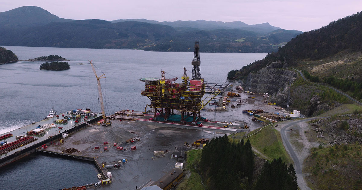 Mammoet’s scope was to outfit Iron Lady as well as the inner skid beams that would later be used for transporting Eider Alpha.