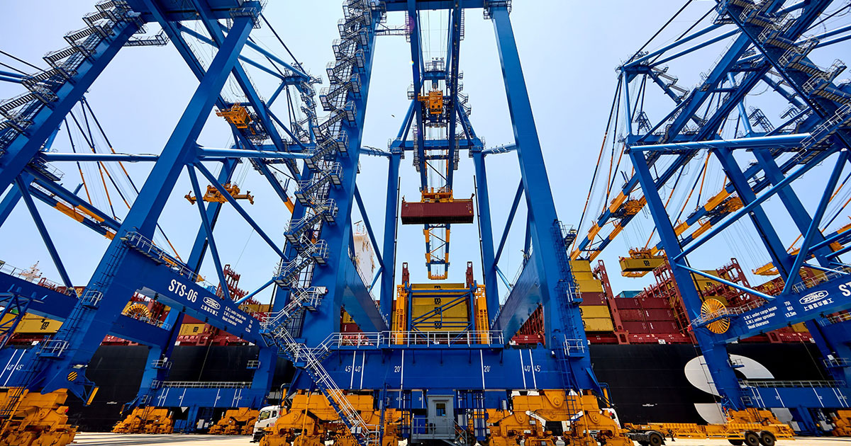 Waterside automation solution to support container terminals in their transition toward autonomous operations.