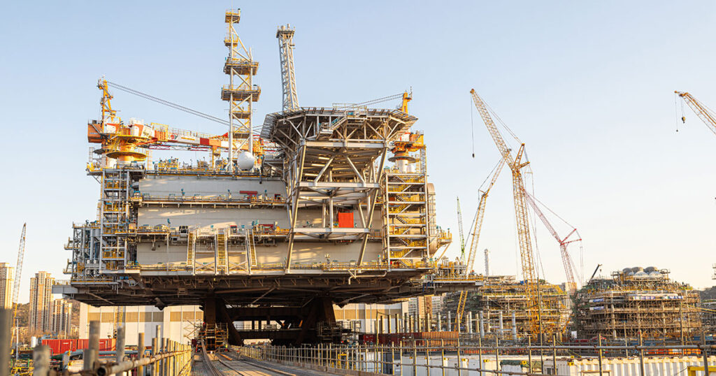 Mammoet Streamlines Topsides Load-Out with Mega Jack and Weighing Solution