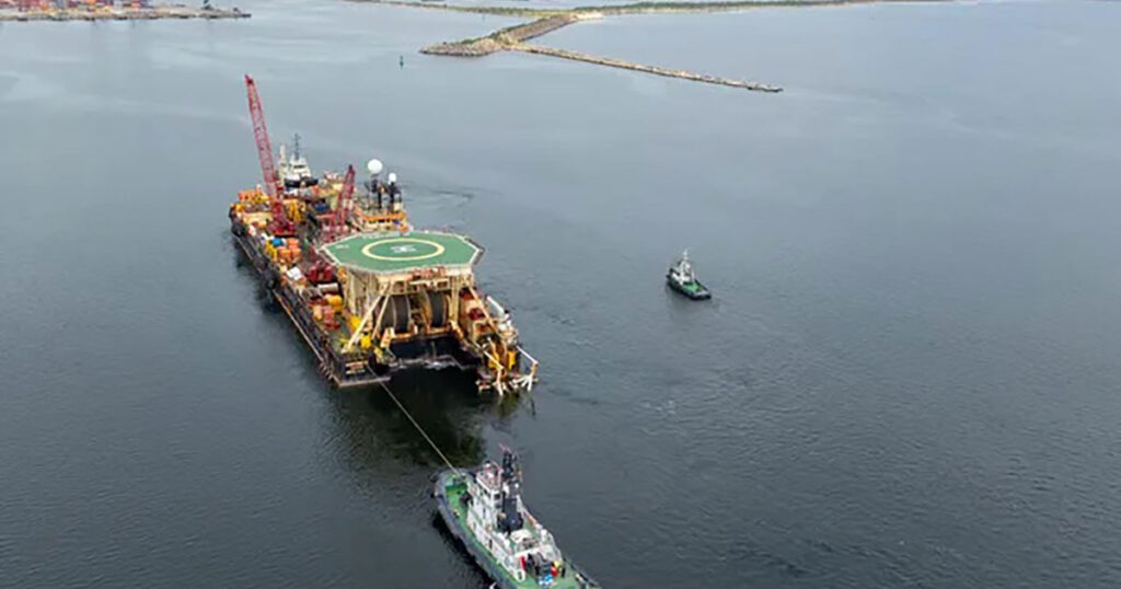 Castoro 10, a specialized pipe-lay vessel for nearshore installation.