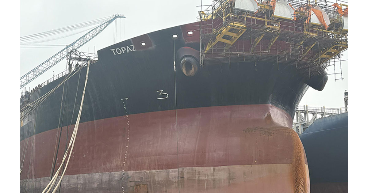 Test application of Steelpaint’s Stelpant to the chain deck of the FSO Topaz.
