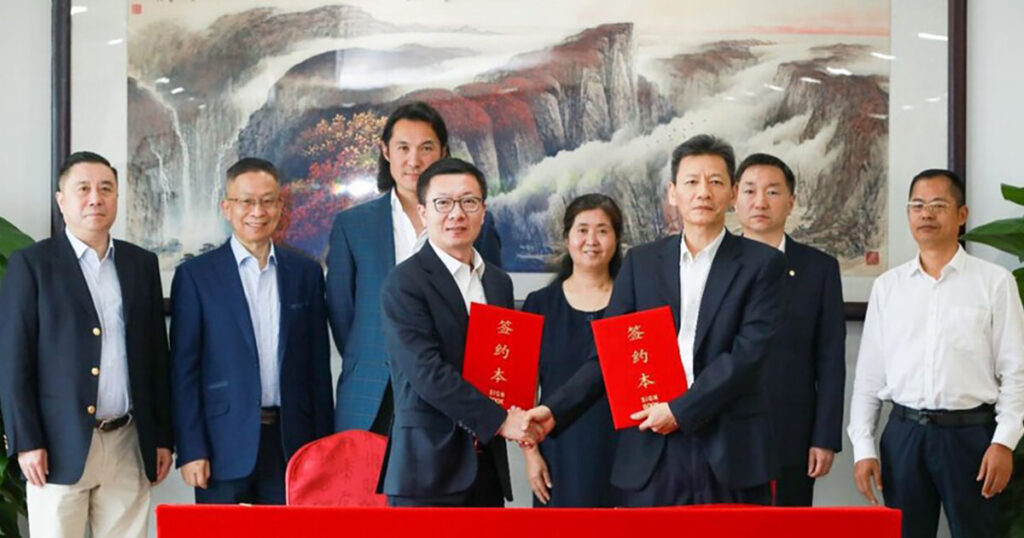 Wah Kwong NatPower Marine Ltd (WK NatPower) and Guangzhou Port sign MoU.