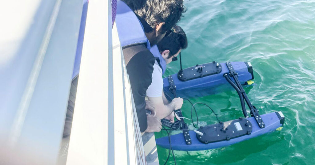 Underwater multi-robot coordination.