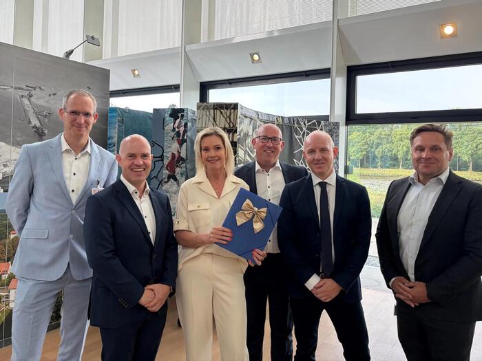 From left to right: Christina Kempenaar (RWS), Kristian Stillstrom (Stillstrom), Marc Tijssen (Damen Shipyards), Eline Muller (Multraship), Marja van Bijsterveldt (gezant Maritieme Maakindustrie / cabinet representative maritime industry), Martin Wijnen (RWS), Petra Lugtenberg (Ministerie van Binnenlandse Zaken / Ministry of the Interior), Stefan Quist (Multraship), Raymond Stillstrom (Stillstrom), Jelle Brantsma (Damen Shipyards). (Image credit: Damen)
