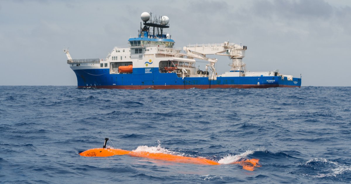 The Autonomous Underwater Vehicle (AUV) The Childlike Empress, cruising alongside Research Vessel Falkor (too), before diving thousands of meters below the ocean’s surface on a mapping mission. The science team used shipboard sonar to map the region, followed by The Childlike Empress AUV to generate high-resolution maps and collect environmental data in the target area. These maps allowed scientists to pinpoint precise coordinates for SuBastian deployment, leading to the discovery of two new active hydrothermal vent fields in record time. (Image credit: Alex Ingle, Schmidt Ocean Institute)