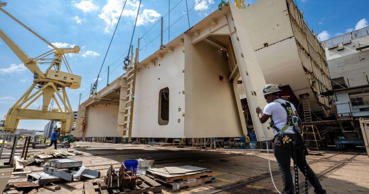 DDG 135 Unit 4410 Erection Gulf Copper Luis Solis