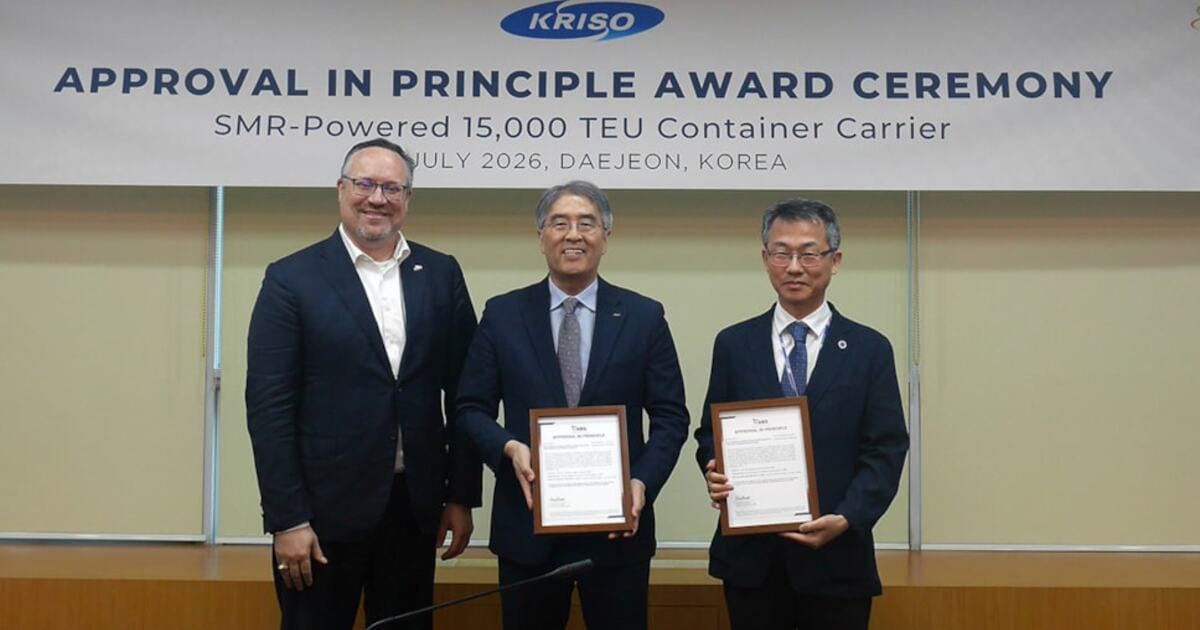 (L to R): Patrick Ryan, ABS Senior Vice President and Chief Technology Officer; Keyyong Hong, KRISO President; and Jinyoung Cho, KAERI Senior Vice President, Advanced Nuclear Reactor Lab.