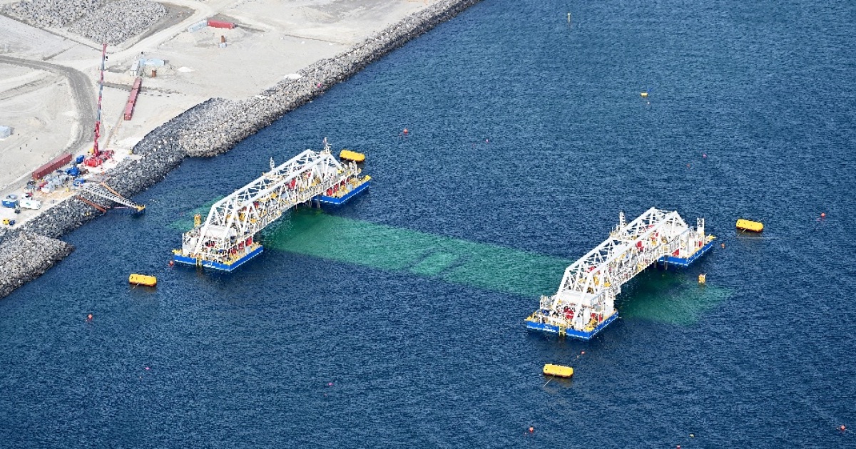 Caption: Immersion Pontoons IVY 1 & IVY 2 position each tunnel element in the excavated trench, where precise alignment and coordination are essential to successful immersion and connection. (Image credit: Sund & Bælt Holding A/S)