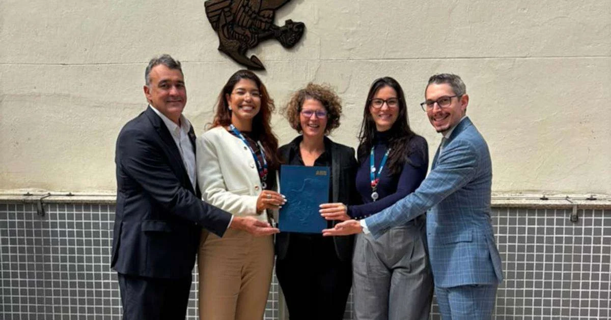 Left to right: Rafael Torres, ABS Director, Global Offshore; Lorrane Oliveira, ABS Senior Account Executive, Global Offshore; Gabriela Joelsas Timerman, JB Energy Chief Sustainability and Regulatory Officer; Luciana Passos, ABS Manager, Offshore Accounts; and Rodolfo Gonçalves, JB Energy CEO. (Image credit: ABS)