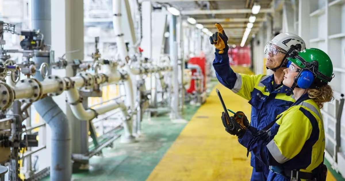 Picture of Aker Solutions engineers offshore