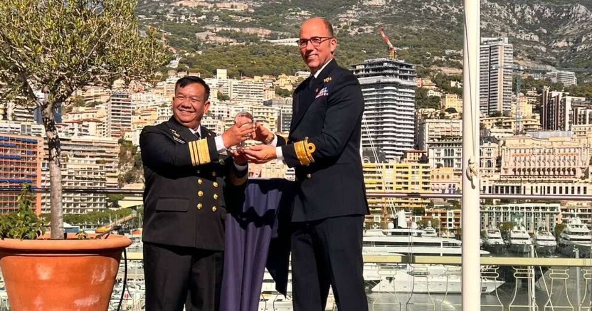 Vice Admiral Dr Budi Purwanto and Rear Admiral Angus Essenhigh OBE (Image credit: GOV.UK)