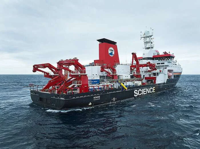 The research vessel SONNE has set sail from San Diego into the Pacific. Its destination is the Clarion-Clipperton Zone near the equator, where the largest known seabed deposits of polymetallic nodules are located. (Image credit: Tim Kalvelage)