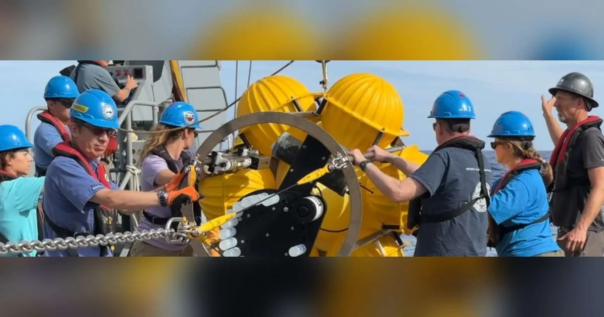 Scientists from the MBL's Oceanic Flux Program do fieldwork on a ship. (Image credit: Oceanic Flux Program)
