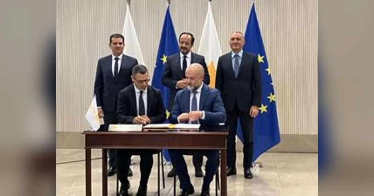Eni Cyprus Managing Director Antonio Renzulli and Baker Hughes Vice President of Subsea & Surface Pressure Systems Domenico Di Giambattista signing the agreement Monday, Oct. 26, 2026, in Cyprus, in the presence of (L to R) Republic of Cyprus Minister of Energy, Commerce and Industry and President Nikos Christodoulides, and Eni Chief Operating Officer Guido Brusco. (Credit: Baker Hughes)
