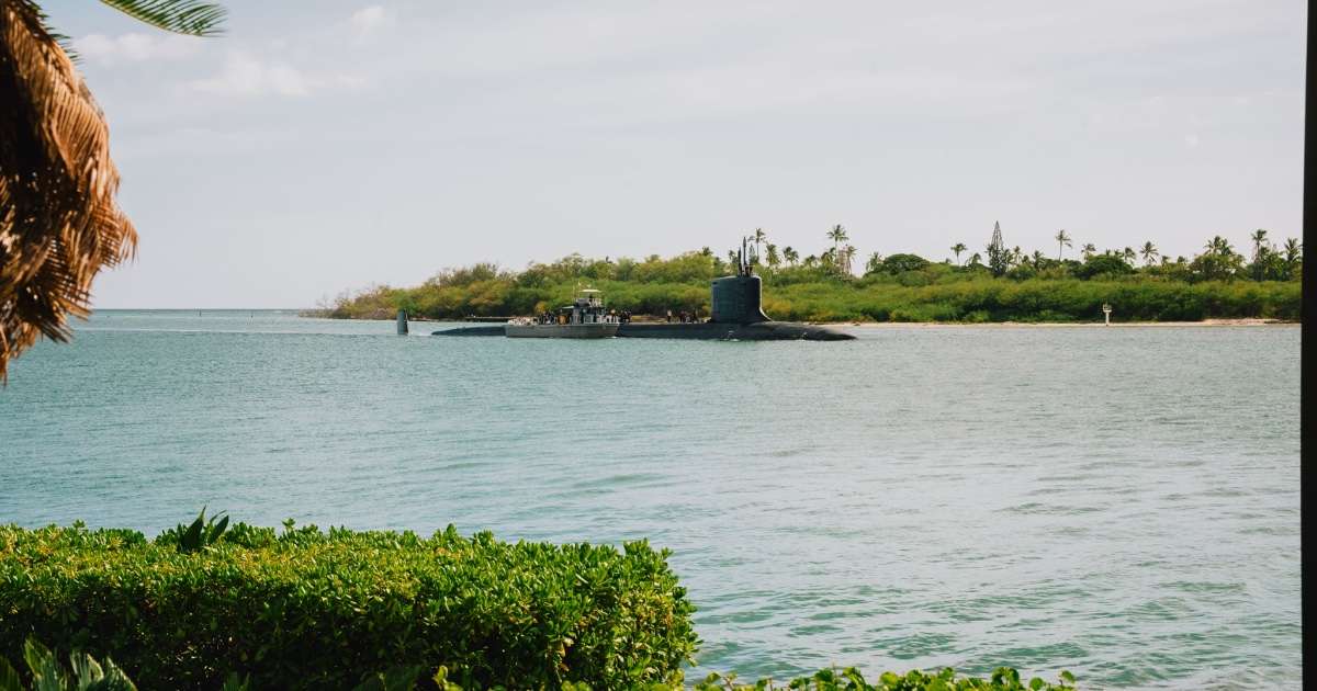 Virginia-class fast-attack submarine USS Colorado (SSN 788) maneuvers as it arrives at Joint Base Pearl Harbor-Hickam, Hawaii Sept. 23, 2026. (Credit: US Navy/Mass Communication Specialist 2nd Class Nicholas A. Russell)