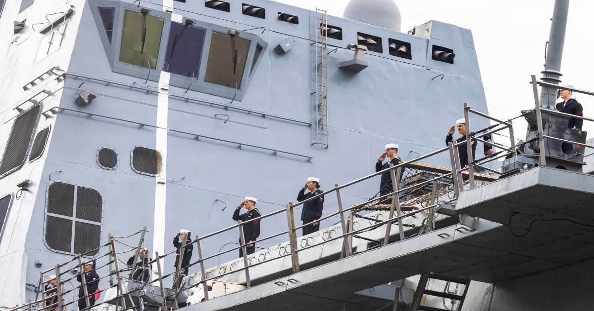 Sailors assigned to the San Antonio-class amphibious transport dock USS San Antonio (LPD 17) render hand salutes as they return to Naval Station Norfolk. The warship’s return concludes a deployment to the US 4th Fleet area of operations. (Image credit: Mass Communication Specialist Seaman Faruq Bailey, US Navy)